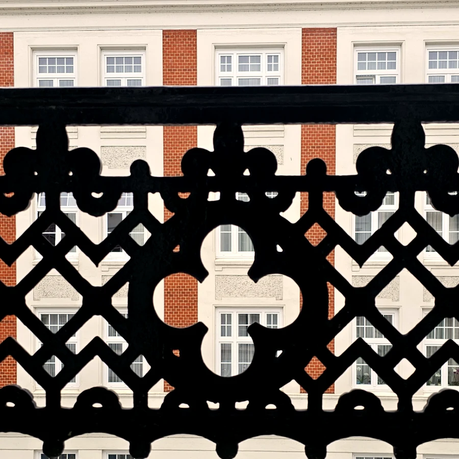 Historisches Fenstergitter von 1856